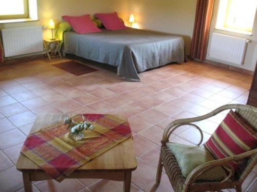 فندق La Ferme Du Chapi Saint-Laurent-dʼOingt الغرفة الصورة
